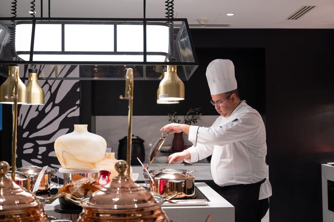 Gastro Rose Rayhaan by Rotana