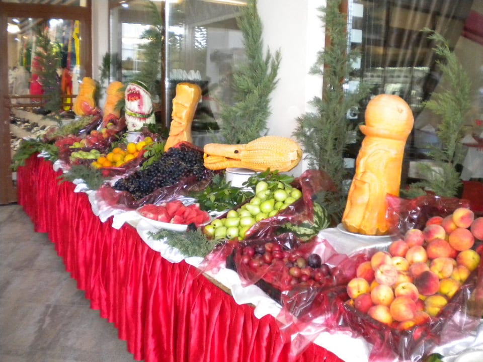 Obstbüffet zum Feiertag des Fastenbrechens Hane Family Resort