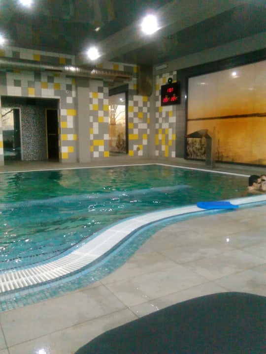 Pool Hotel Navigator