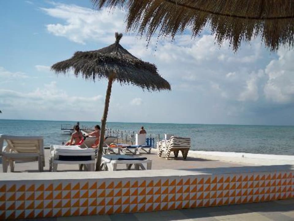 Zum Sonnenbaden am Meer Hotel El Mouradi Djerba Menzel