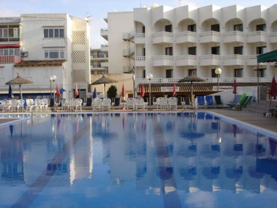 Pool R2 Veronica Beach Hotel