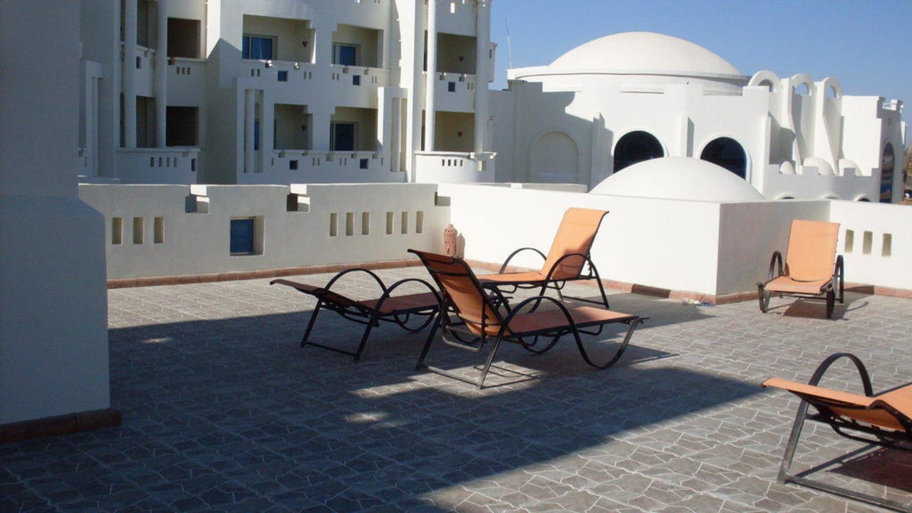 Auch hier wurden Liegen her gestellt Coral Sun Beach