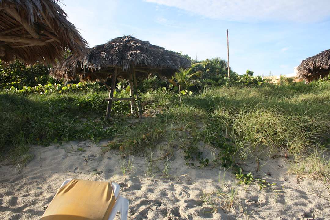 Ein einsamer Schirm für immer und ewig Hotel Tuxpan Varadero