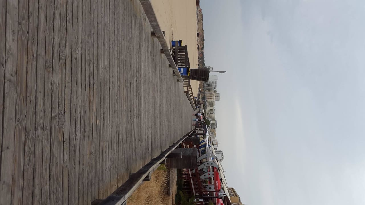 Strandpromenade am Abend AP Oriental Beach - Adults Friendly