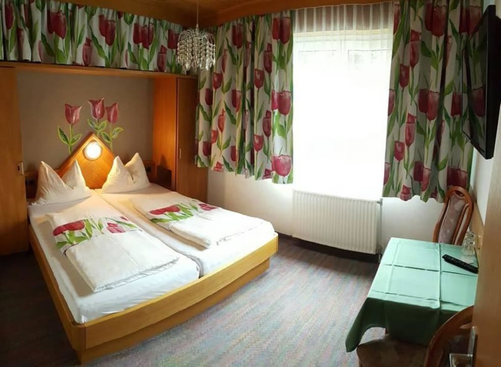 Zimmer  Pension Haus Aschgan