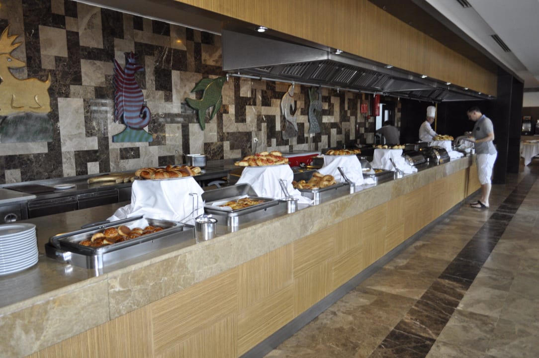 Buffet Saturn Palace Resort Hotel