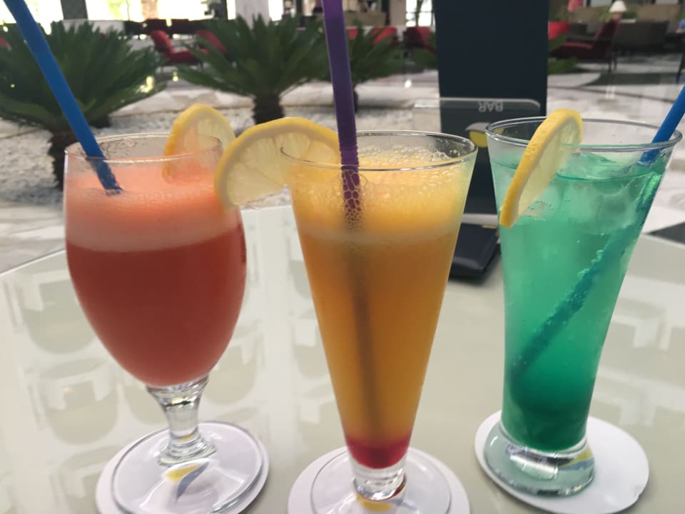 Leckere Cocktails an der Lobby Oceana Hotel & Spa