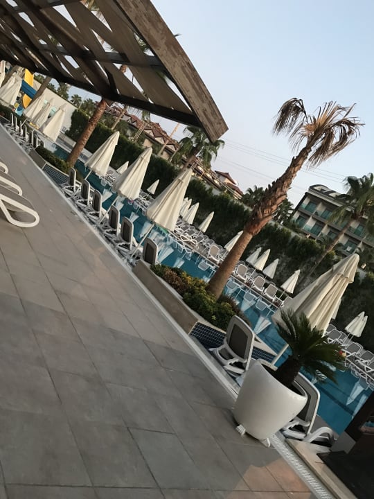 Pool Mary Hotel Side