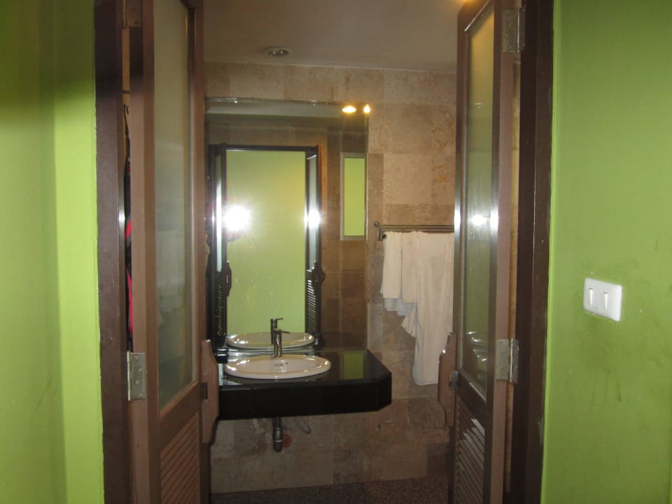 Bad Hotel Lanta Sand Resort & Spa