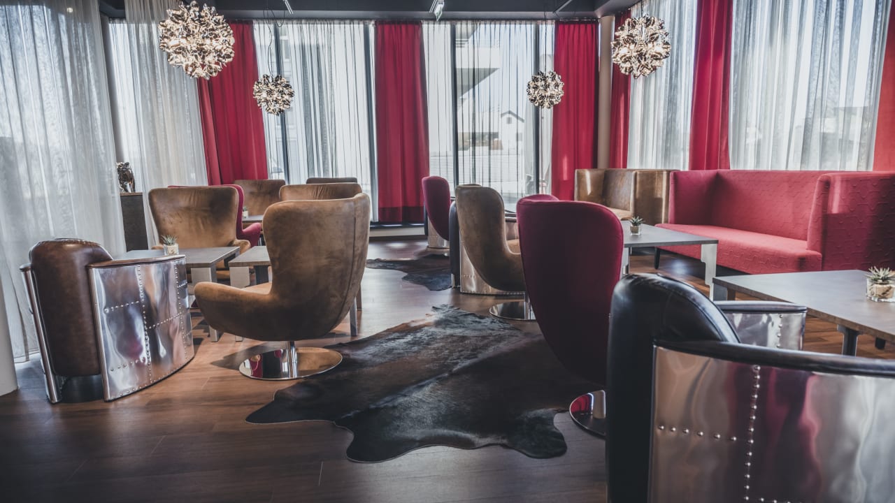 Lobby AMEDIA Express Graz Airport