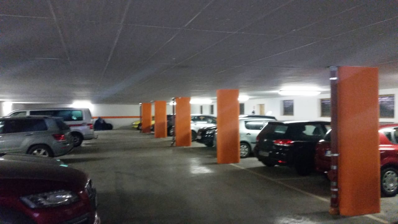 Große Garage Pension Berghof