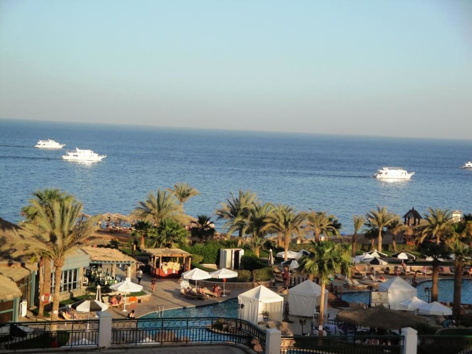 Łodzie z nurkami wracaja do portu Safir Sharm Waterfalls Resort