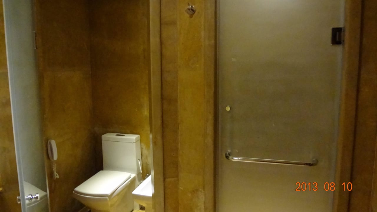 Links Toilette & Rechts Dusche Grand Waterworld Makadi & Family Star Makadi