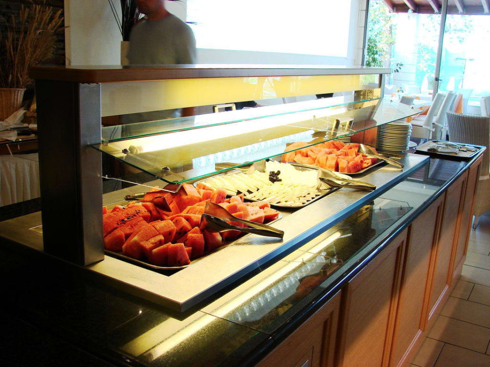 Reichhaltiges Buffet-Angebot 5 Olympian Bay Grand Resort