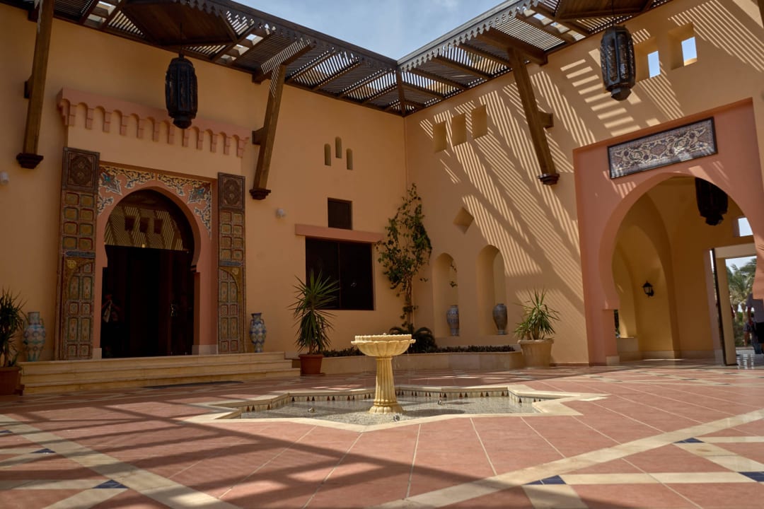 Palast oder doch nur Eingang Steigenberger Coraya Beach - Adults only