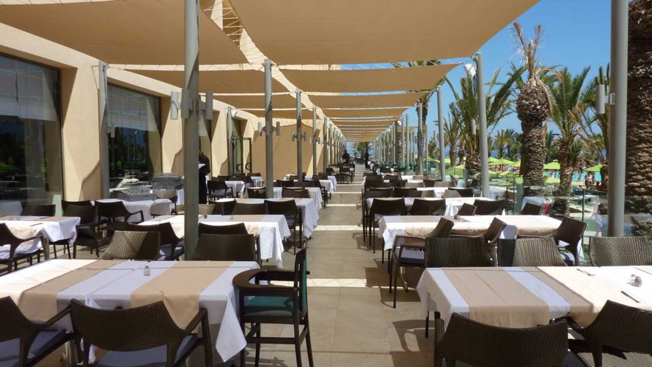 Terrasse du restaurant principal Hotel Rosa Beach