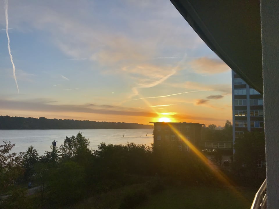 Ausblick elaya hotel hamburg finkenwerder