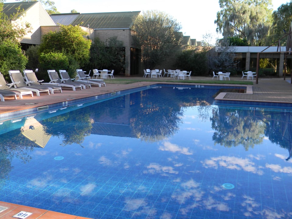 Zum Schwimmen tief genug DoubleTree Hotel by Hilton Alice Springs