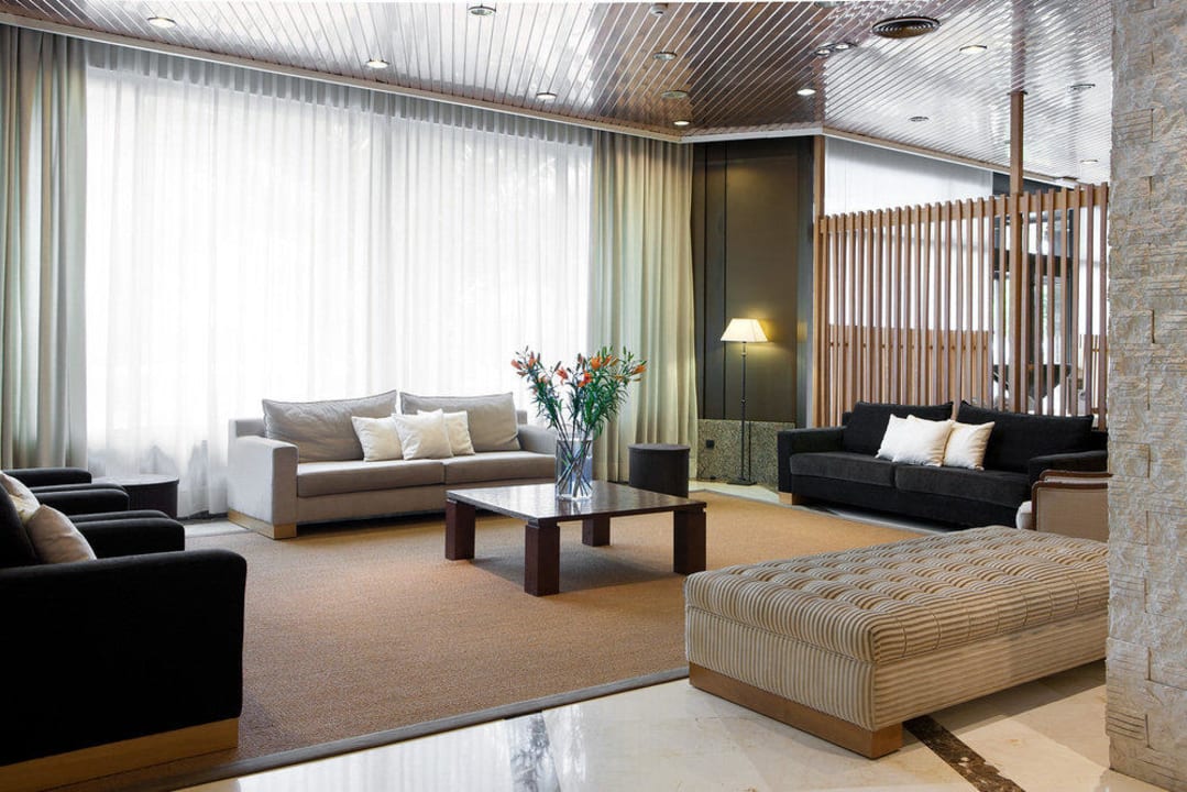 Lobby NH Barcelona Sant Just