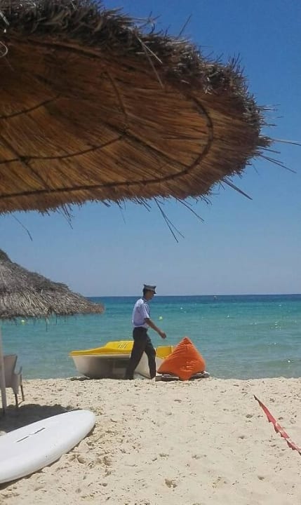 Polizei zu Fuß Hotel Royal Nozha