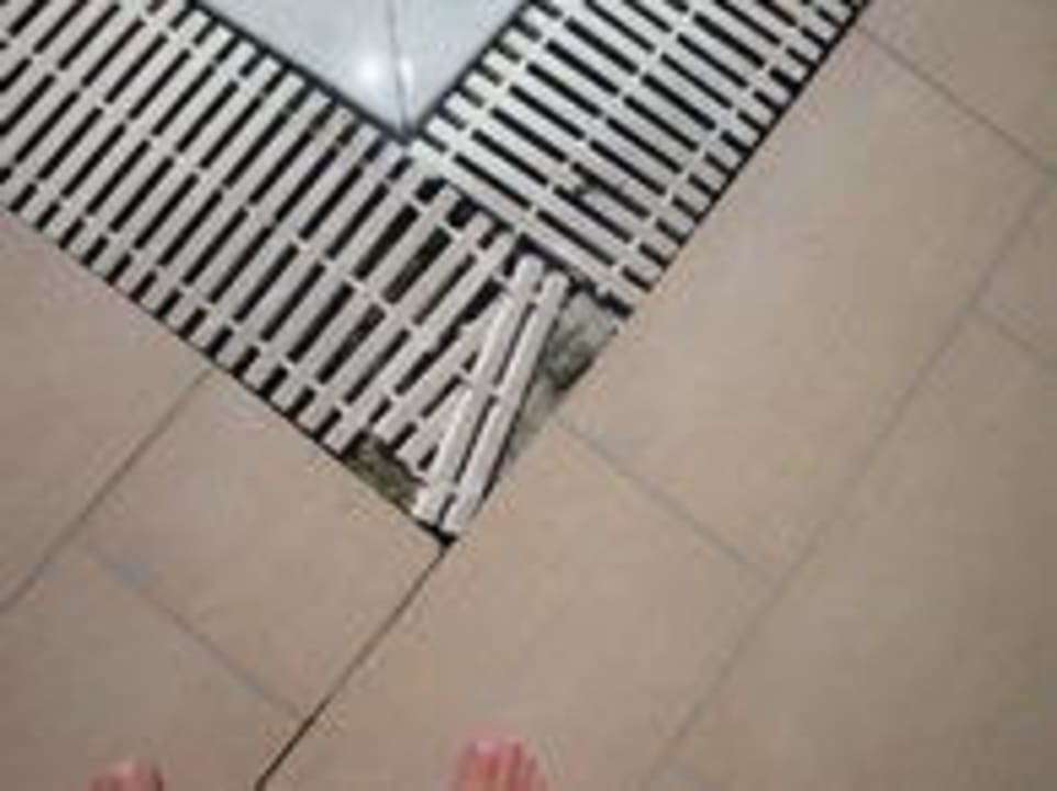 Evacuation eau piscine Olympian Bay Grand Resort