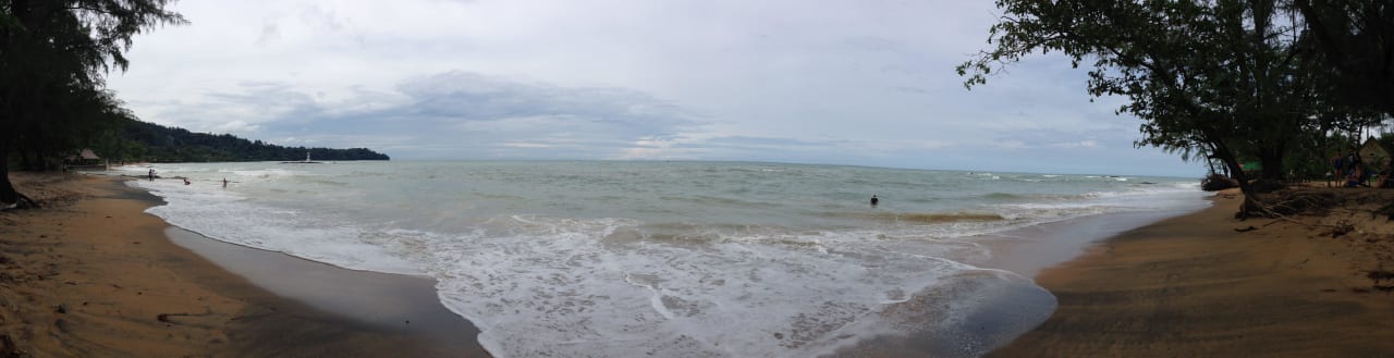 Direkt auf der anderen Strassen Seite Khaolak Oriental Resort - Adults only