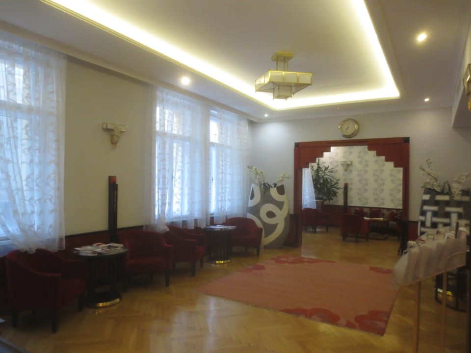 Lobby Carlton Opera Hotel