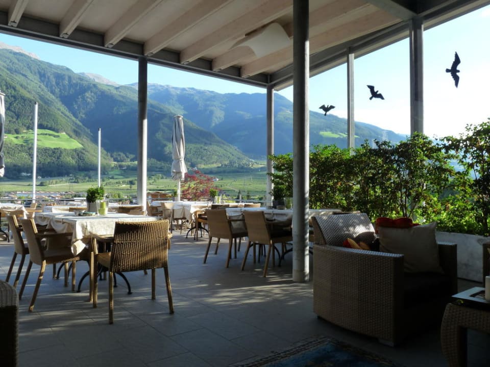 Abendstimmung auf der Terrasse des Restaurants Lindenhof Pure Luxury & Spa DolceVita Resort