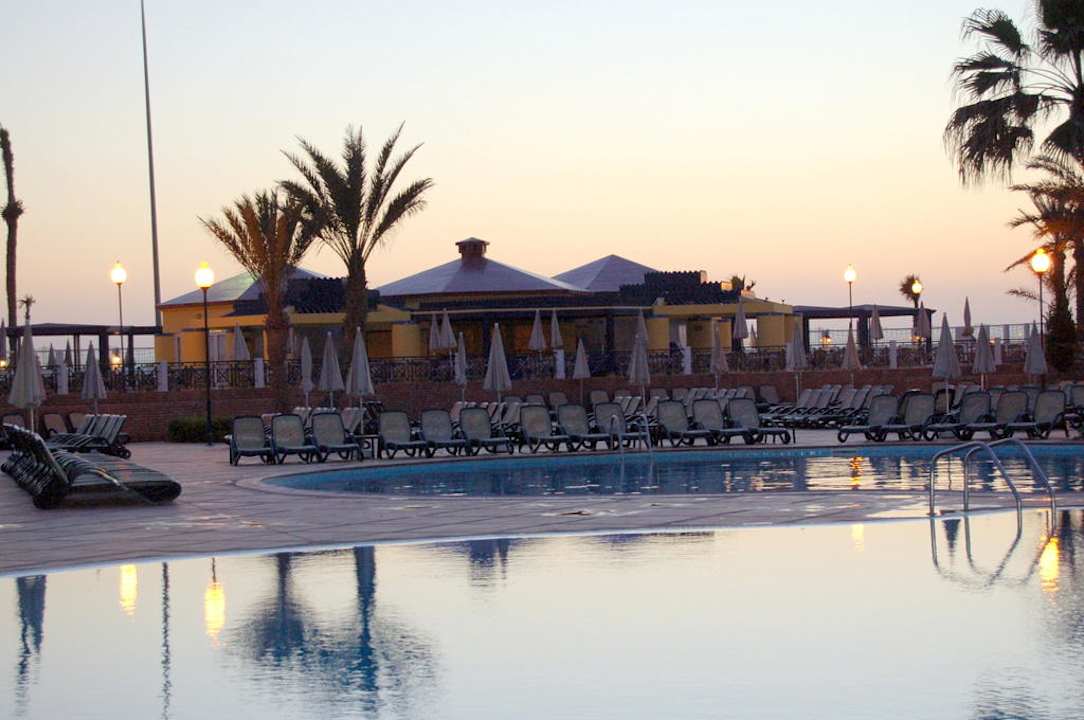 Bar przy basenach Iberostar Waves Founty Beach