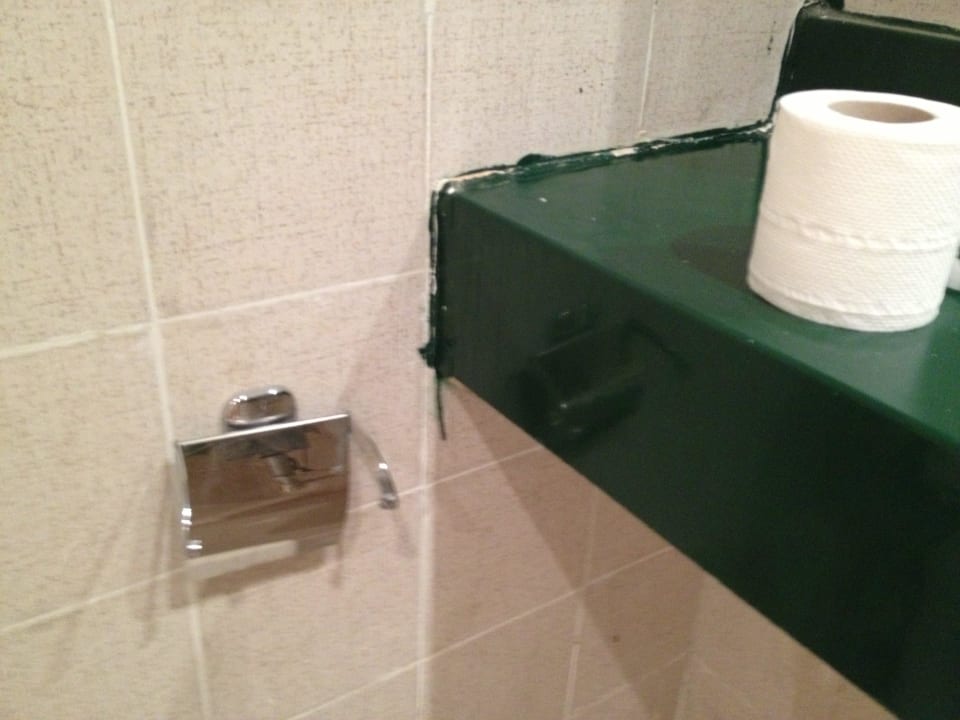 Defekte Toilettenpapierhalterung Riviera Aqua Park Resort