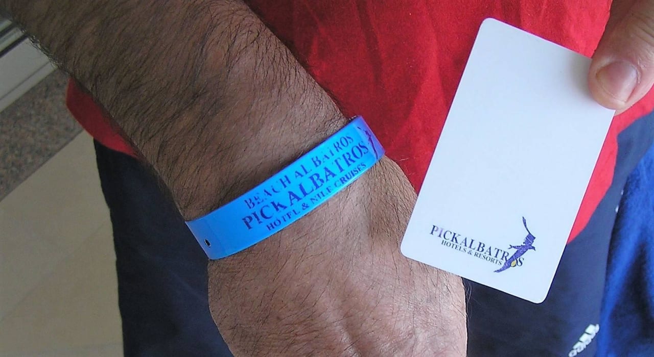 AI-Armband und Schlüsselkarte Beach Albatros Resort