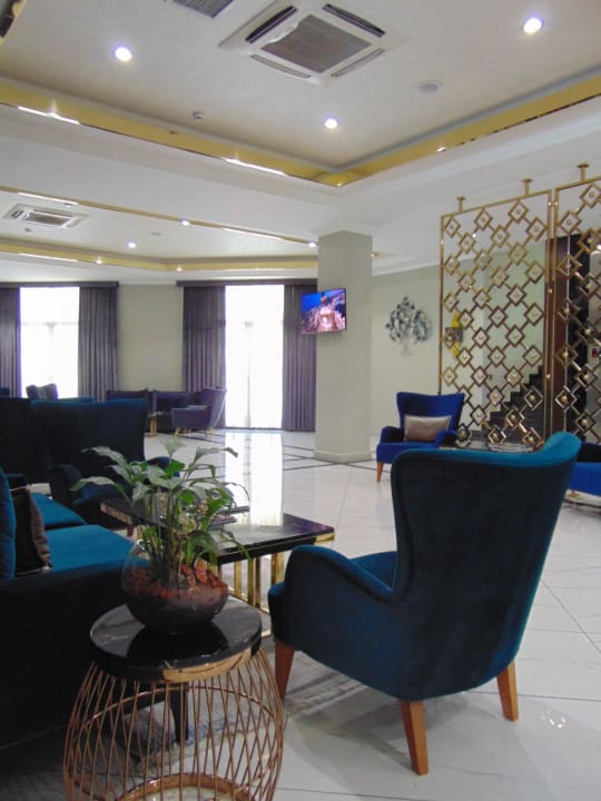 Lobby Wyndham Garden Tashkent