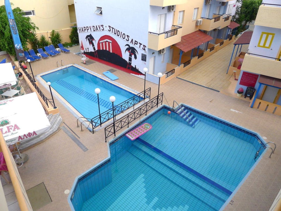 Pool von oben Hotel Happy Days