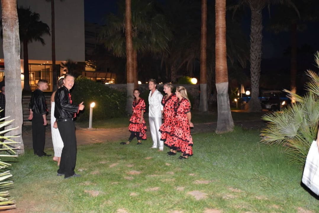 Animation beim Begrüßen der Gäste Calimera Sirens Beach