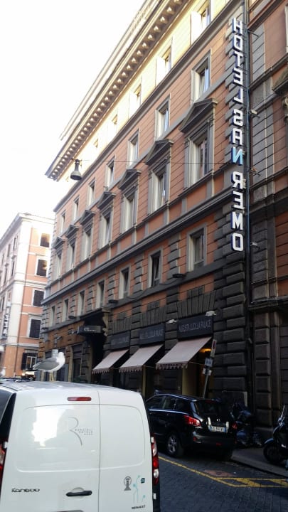 Von der Strasse aus gesehen Hotel Augusta Lucilla Palace