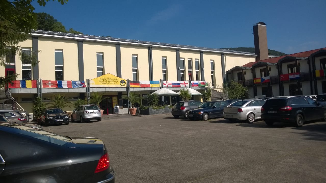 Außenansicht Gästezimmer Sportschule Edenkoben