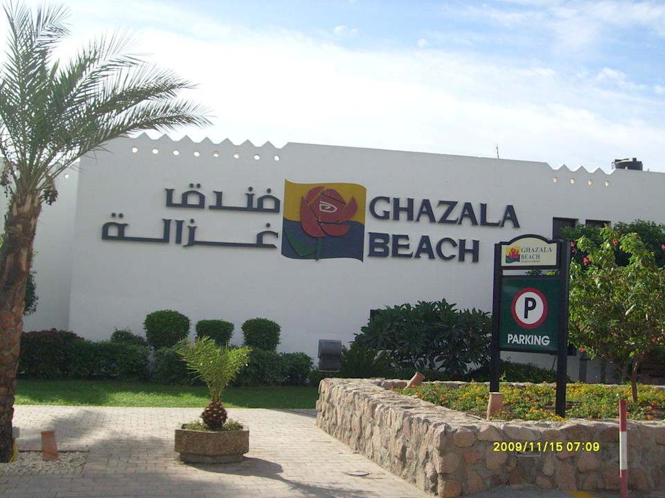 Einfahrt zum Ghazala Ghazala Beach
