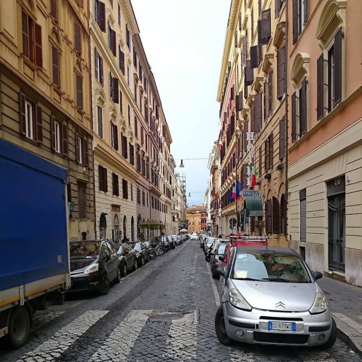 Via Palermo, po prawej hotel Hotel Virgilio