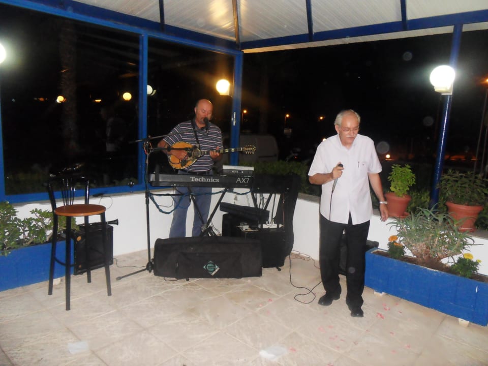 Michalis und Savvas Costa Angela Seaside Resort