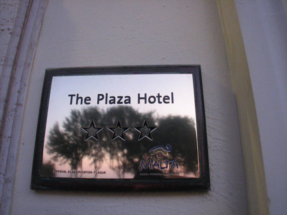 Schild. Hotel Plaza & Plaza Regency
