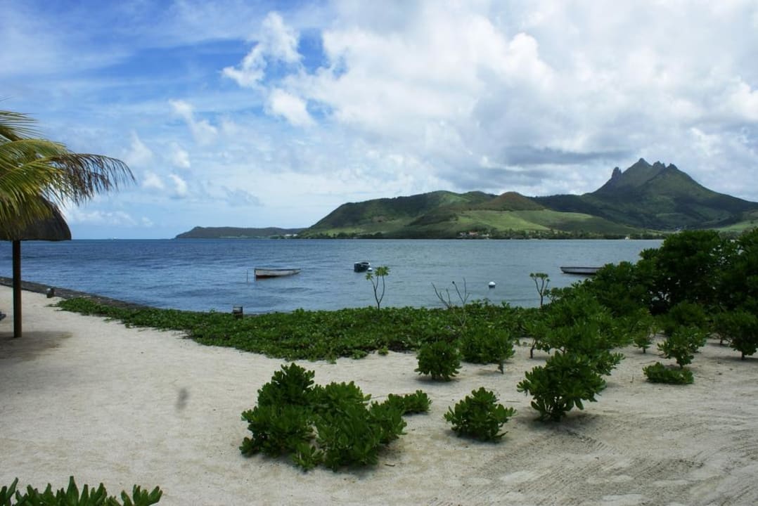 Blick über die Bucht auf den Vulkan: 4 Schwestern Laguna Beach Hotel & Spa