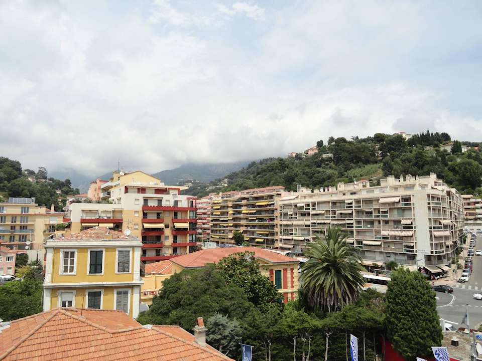 Blick von der Dachterrasse Edward's Hotel
