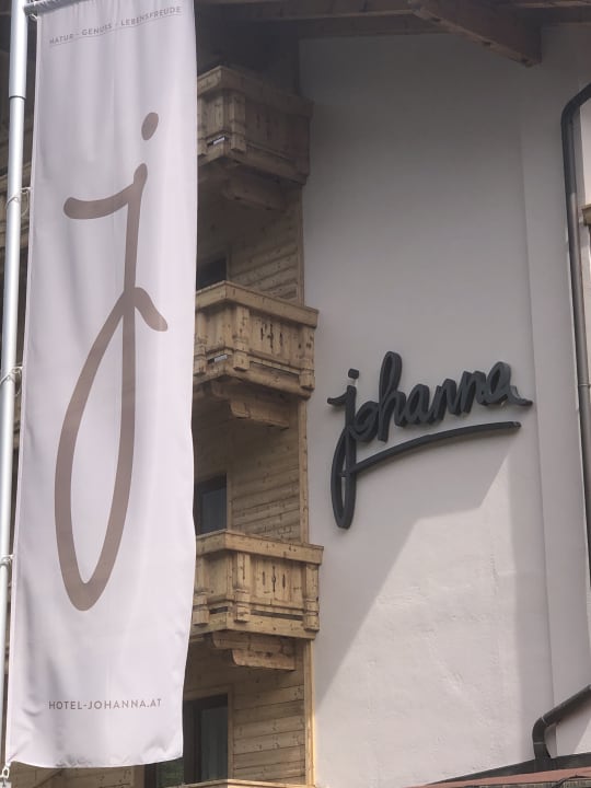 Außenansicht Hotel Johanna mitten im Ötztal