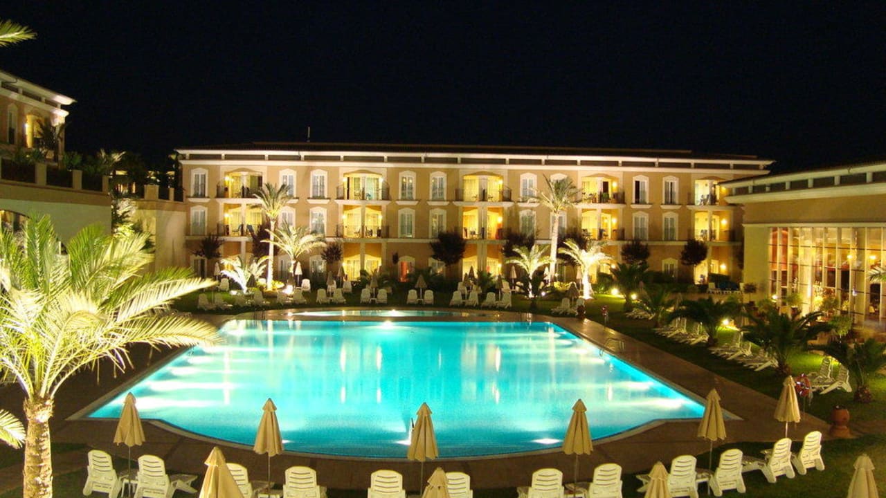 Pool by night Grupotel Playa de Palma Suites & Spa