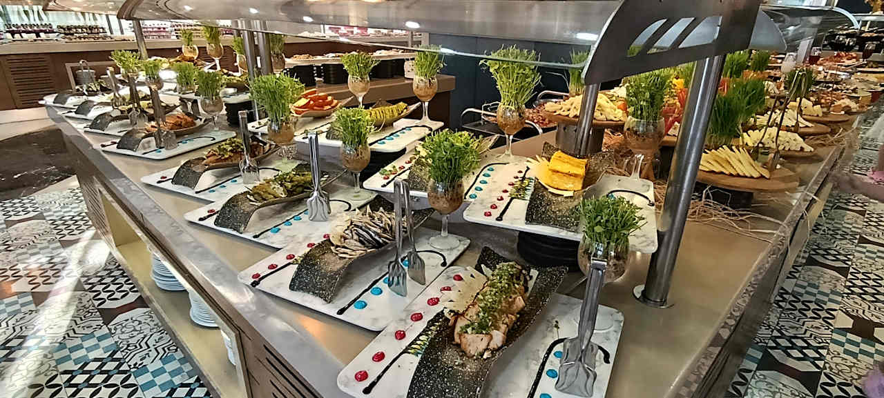 Gastro Saturn Palace Resort Hotel