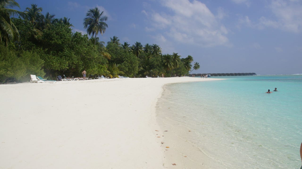 Unser täglicher Weg vom Restaurant zum Bungalow 122 Meeru Maldives Resort Island