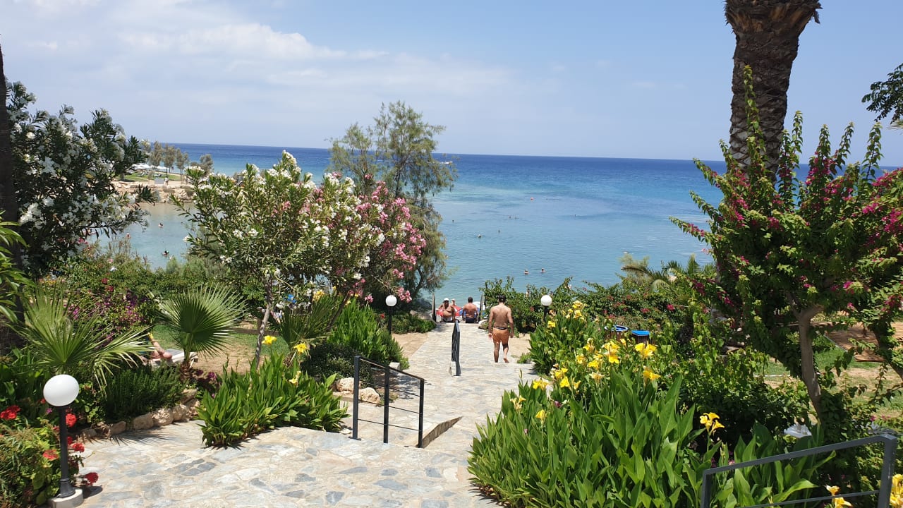 Außenansicht Crystal Springs Beach Hotel