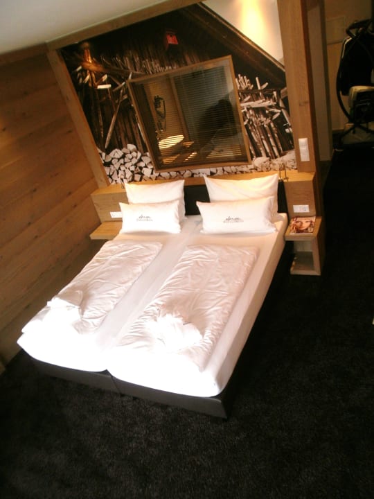 Bett von der Galerie aus leider getrennte Betten! Panoramahotel Oberjoch