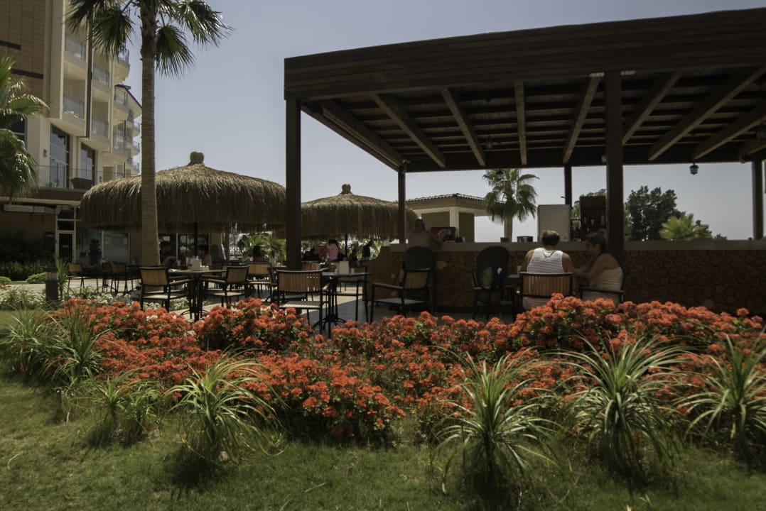 Gartenanlage Ramada Resort Kusadasi & Golf