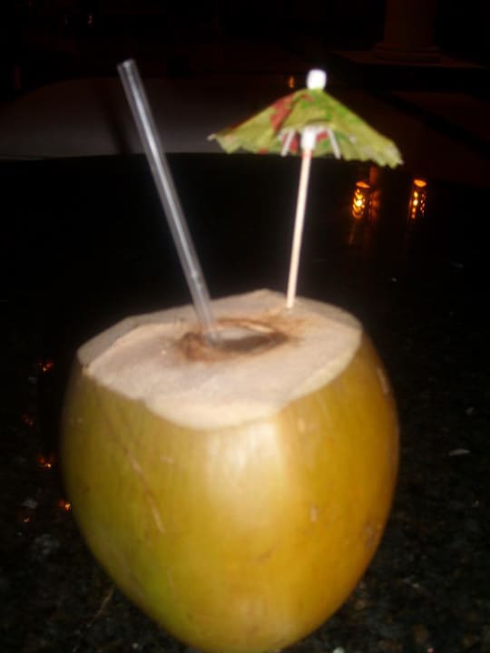 Kokosnuss mit Rum Hotel Grand Palladium Palace Resort, Spa & Casino